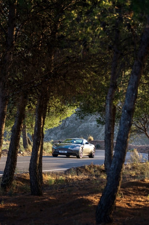 Aston Martin DB11 Türkiye'ye geliyor 32