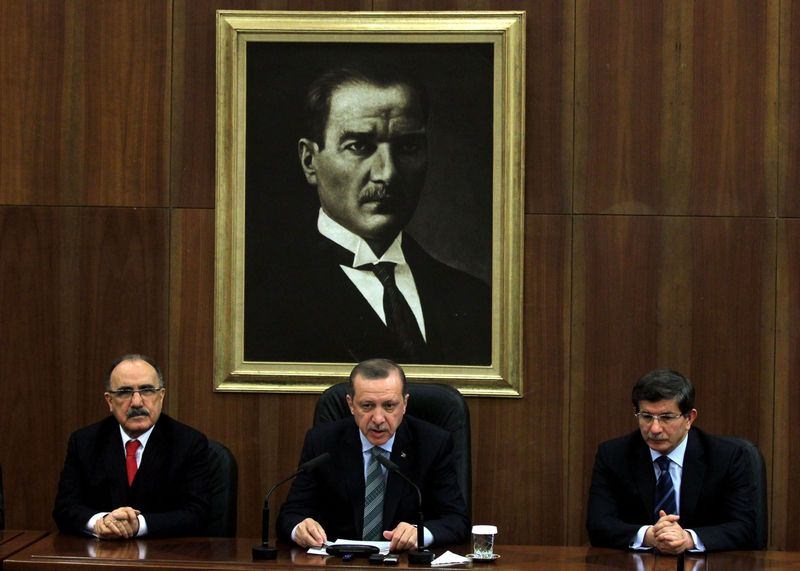 İki yol arkadaşı 'Erdoğan ve Davutoğlu' 23