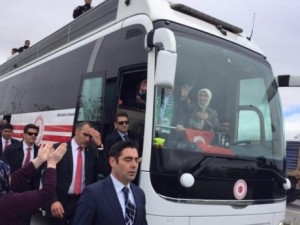 Sare Davutoğlu'ndan Konya'da dikkat çeken hareket