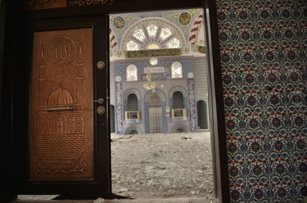 PKK'lı teröristler cami ve okulu yakıp yıktı! 13