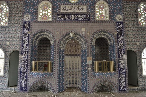 PKK'lı teröristler cami ve okulu yakıp yıktı! 2