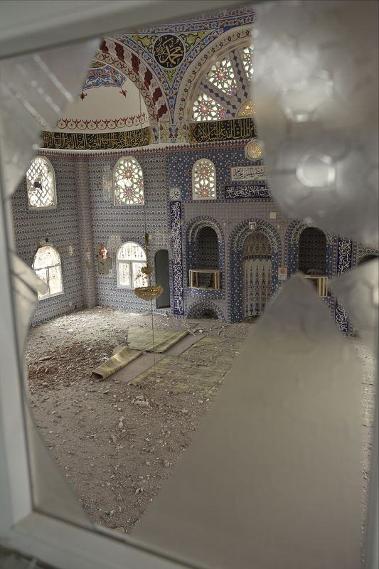 PKK'lı teröristler cami ve okulu yakıp yıktı! 5