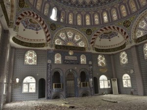 PKK'lı teröristler cami ve okulu yakıp yıktı!