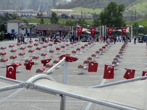 Bayrağa sarılı 150 tabutu görünce şaşırdılar!