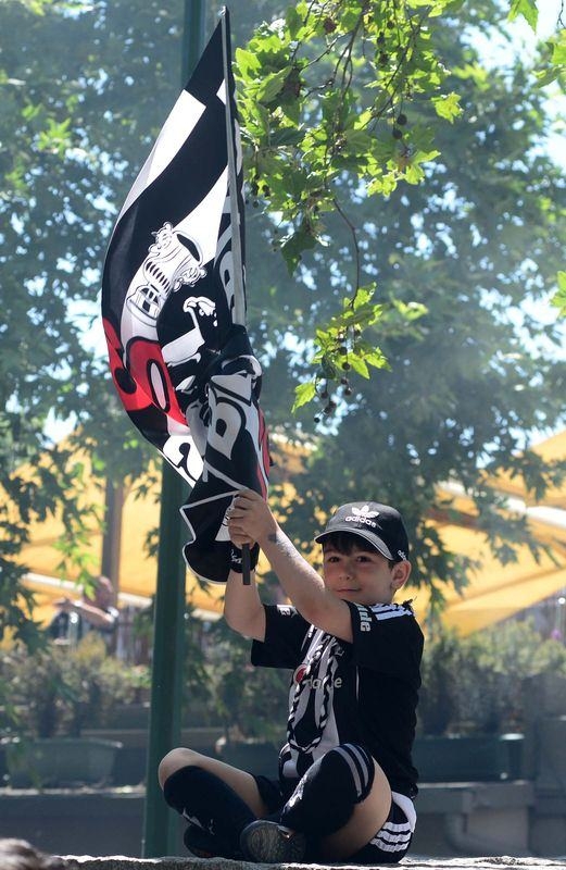 Beşiktaş taraftarı kutlamalara erken başladı 12