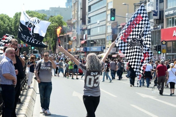 Beşiktaş taraftarı kutlamalara erken başladı 13