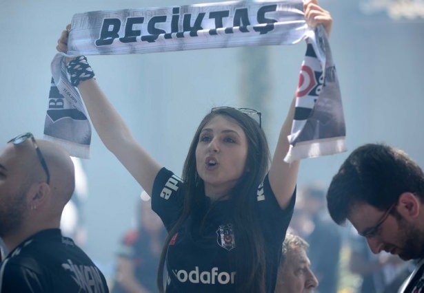 Beşiktaş taraftarı kutlamalara erken başladı 14