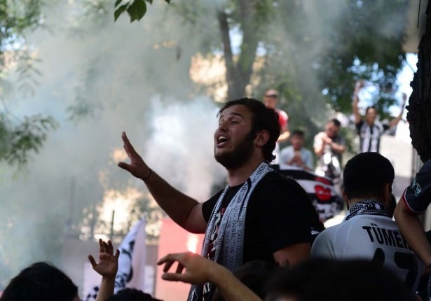 Beşiktaş taraftarı kutlamalara erken başladı 15