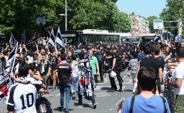Beşiktaş taraftarı kutlamalara erken başladı 17