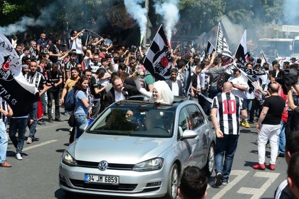 Beşiktaş taraftarı kutlamalara erken başladı 2