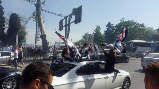 Beşiktaş taraftarı kutlamalara erken başladı 20
