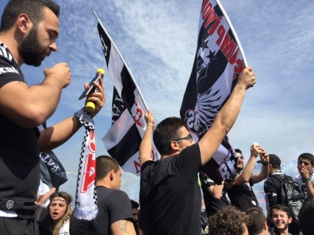 Beşiktaş taraftarı kutlamalara erken başladı 24