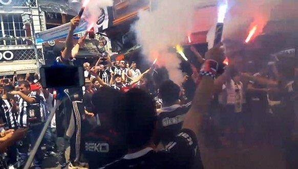 Beşiktaş taraftarı kutlamalara erken başladı 25
