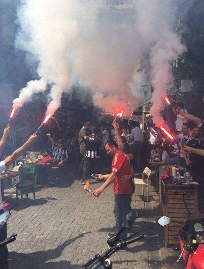 Beşiktaş taraftarı kutlamalara erken başladı 26
