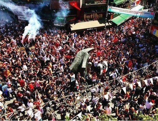Beşiktaş taraftarı kutlamalara erken başladı 29