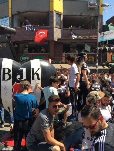Beşiktaş taraftarı kutlamalara erken başladı 31