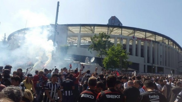 Beşiktaş taraftarı kutlamalara erken başladı 32