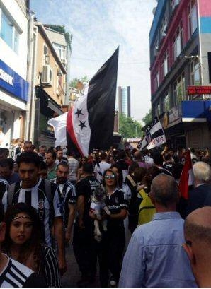 Beşiktaş taraftarı kutlamalara erken başladı 33
