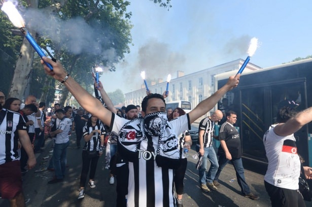 Beşiktaş taraftarı kutlamalara erken başladı 34