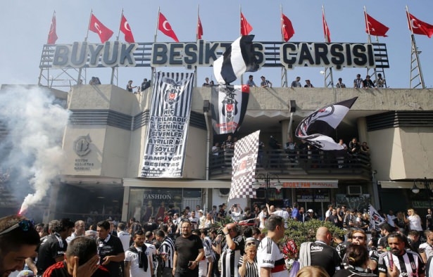 Beşiktaş taraftarı kutlamalara erken başladı 38