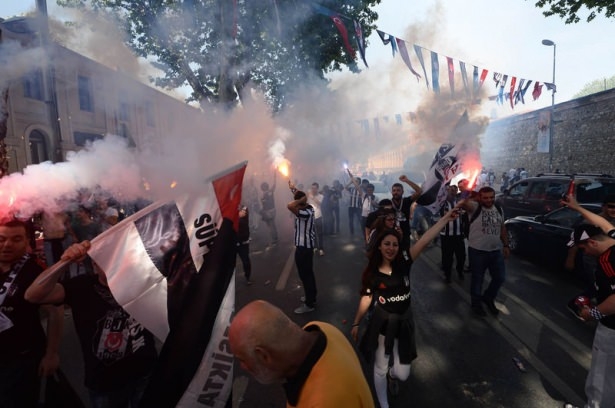 Beşiktaş taraftarı kutlamalara erken başladı 40