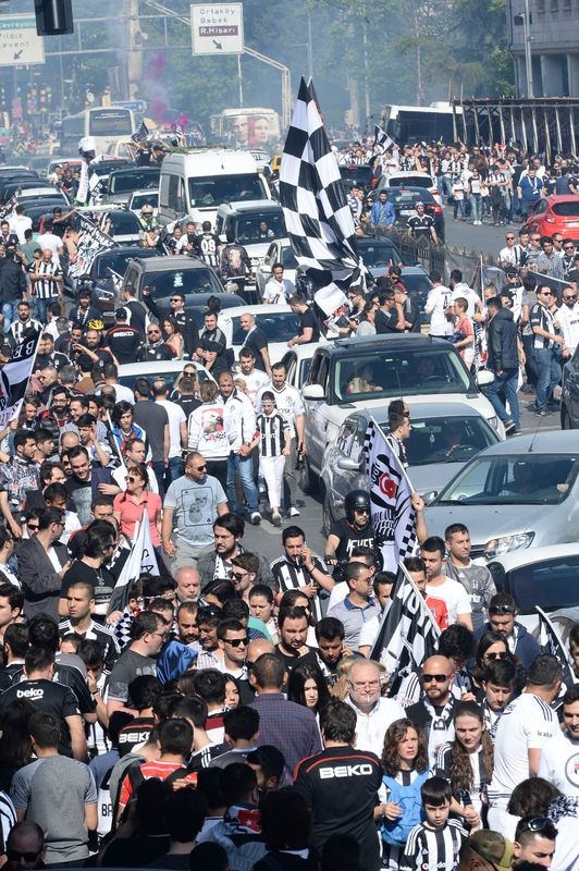 Beşiktaş taraftarı kutlamalara erken başladı 48