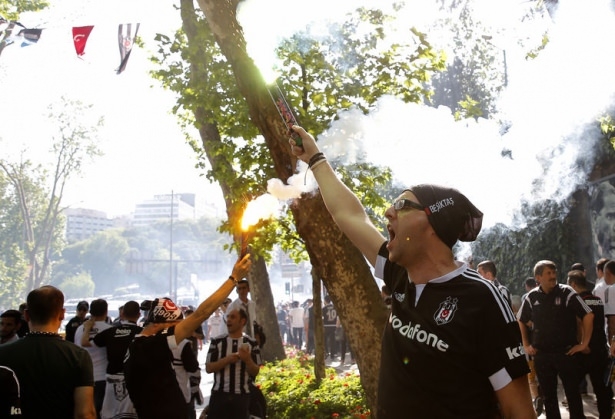 Beşiktaş taraftarı kutlamalara erken başladı 55