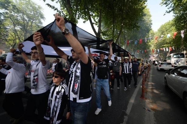 Beşiktaş taraftarı kutlamalara erken başladı 56