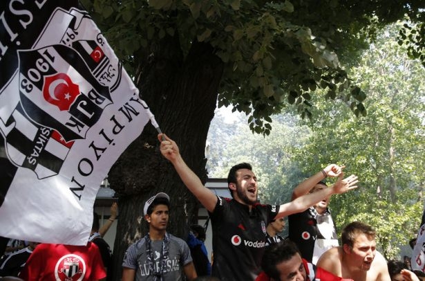Beşiktaş taraftarı kutlamalara erken başladı 60
