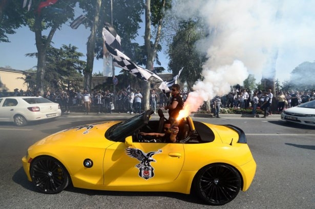 Beşiktaş taraftarı kutlamalara erken başladı 61