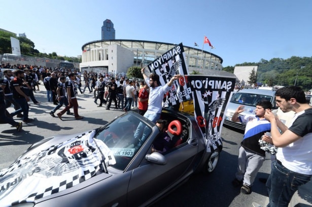 Beşiktaş taraftarı kutlamalara erken başladı 62