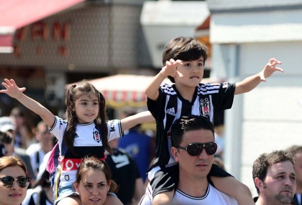 Beşiktaş taraftarı kutlamalara erken başladı 8