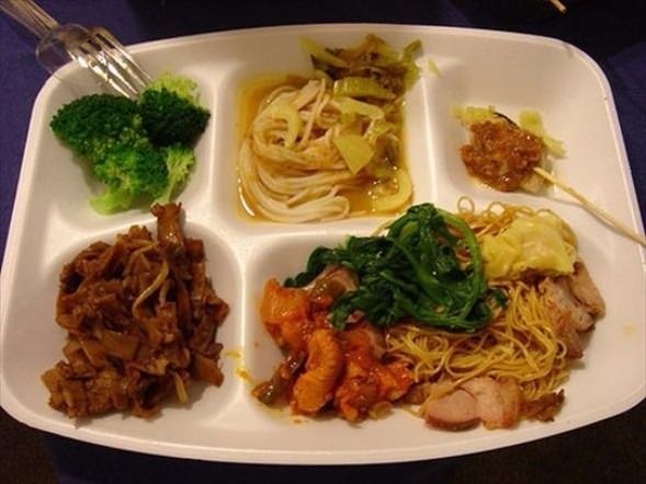 İşte ülkelere göre okullarda sunulan yemekler! 24