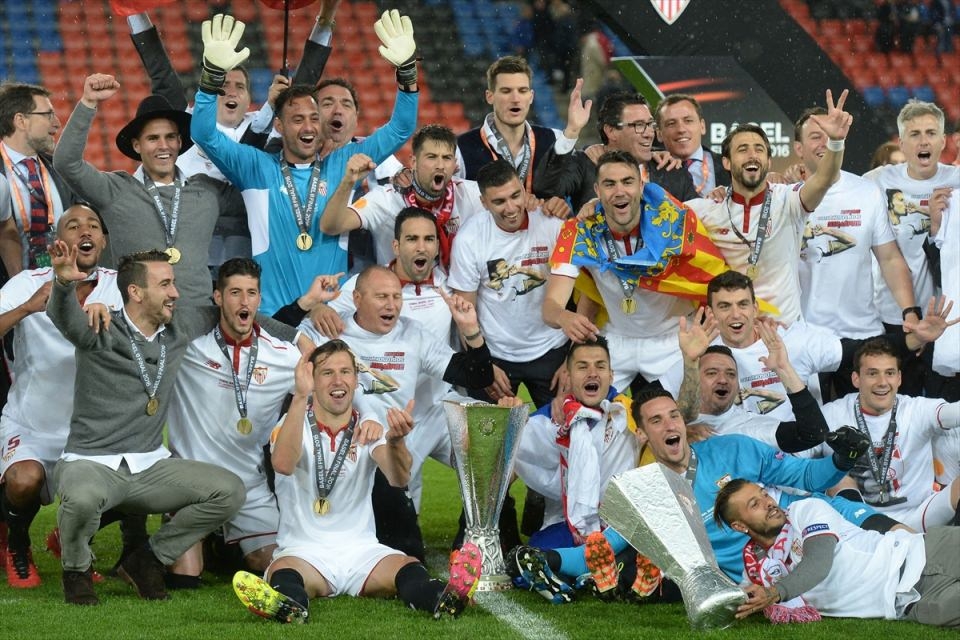 Avrupa'nın en büyüğü: Sevilla 10