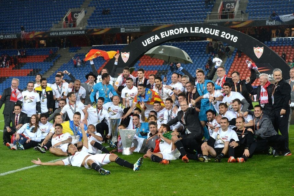 Avrupa'nın en büyüğü: Sevilla 12