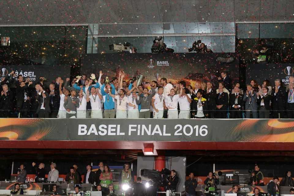 Avrupa'nın en büyüğü: Sevilla 4