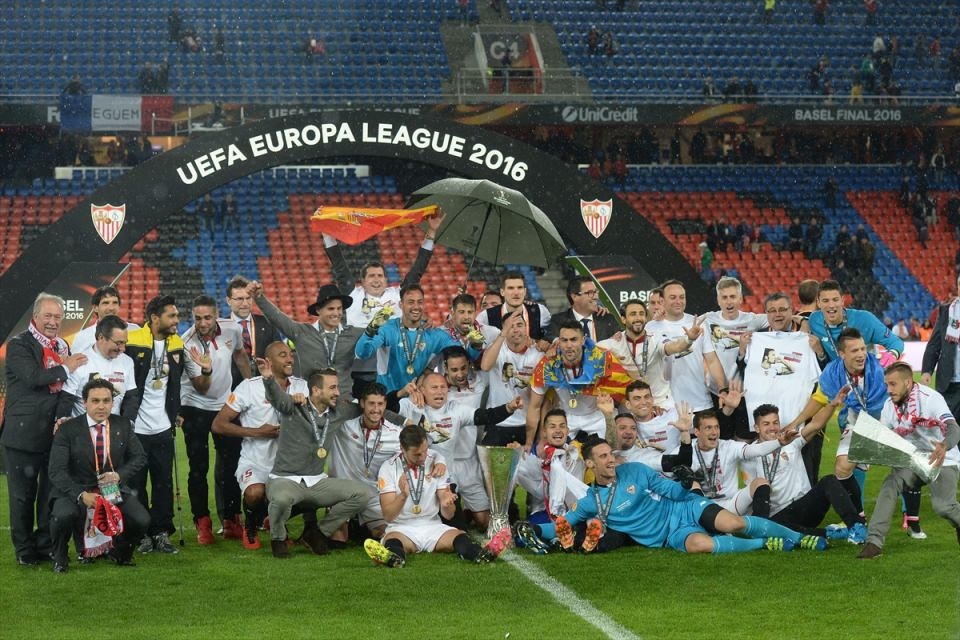 Avrupa'nın en büyüğü: Sevilla 9