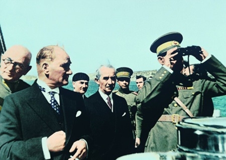 Görmediğiniz kareleriyle 'Atatürk' 103
