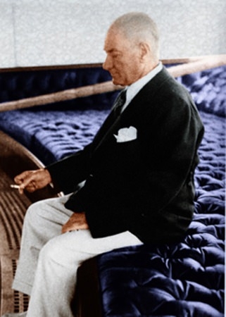 Görmediğiniz kareleriyle 'Atatürk' 104
