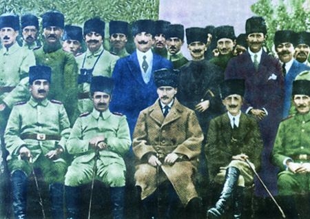 Görmediğiniz kareleriyle 'Atatürk' 105