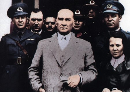 Görmediğiniz kareleriyle 'Atatürk' 128