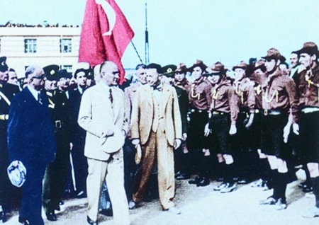 Görmediğiniz kareleriyle 'Atatürk' 135