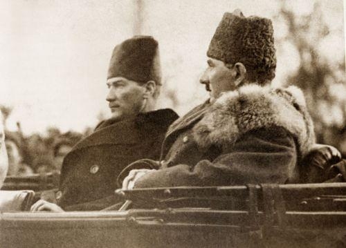 Görmediğiniz kareleriyle 'Atatürk' 21