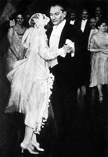 Görmediğiniz kareleriyle 'Atatürk' 47