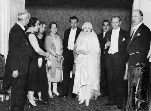 Görmediğiniz kareleriyle 'Atatürk' 54