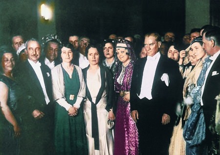 Görmediğiniz kareleriyle 'Atatürk' 61