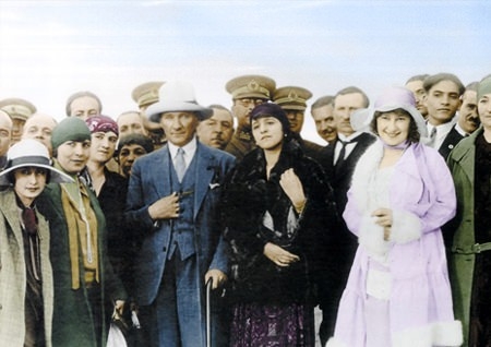 Görmediğiniz kareleriyle 'Atatürk' 74
