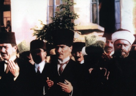 Görmediğiniz kareleriyle 'Atatürk' 82