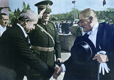 Görmediğiniz kareleriyle 'Atatürk' 90