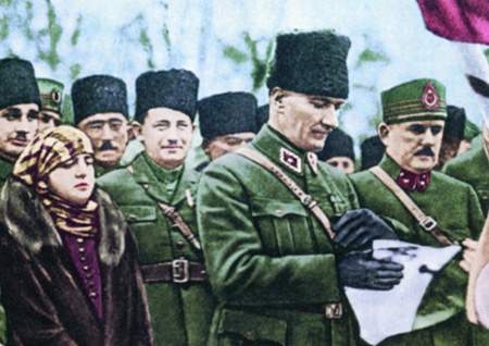 Görmediğiniz kareleriyle 'Atatürk' 96